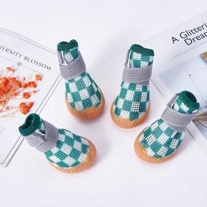 Hundekleidung 4pcs/Set Atmungsfreie Haustierschuhe weiche Verschleiß-resistenten hohlen Stiefeln Anti-Skid-Sandwich-Mesh-Welpe