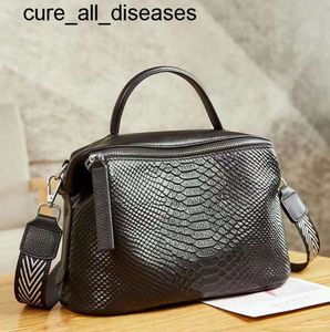 Bag new fashion crocodile pattern autumn and winter small crossbody bag leather women's with a single shoulder pillow