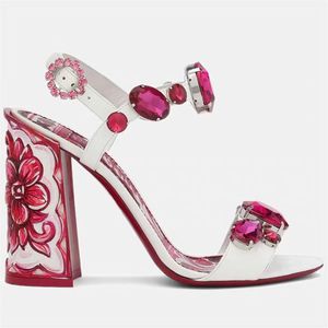 Kvinnor patent 2024 damer äkta sandaler klär skor 6 cm chuckly high klackar kikstå bröllopsfest sexigt tryck spänne remmar diamant bohemia färgglad rosa siz