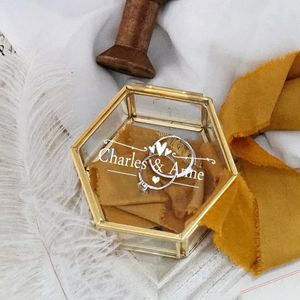 Caixas de jóias personalizadas caixa de anel de vidro hexagonal geométrica clara caixa de armazenamento de jóias eterna flor anel titular personalizado decoração de casamento 231218