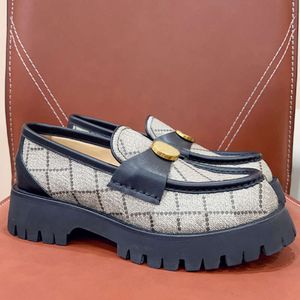 Klänningsskor designer loafers läder kvinnor mockasins plattform casual skor gummi luggar solbikel broderad resesko med box 500