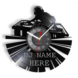 Orologi da parete Nome DJ personalizzato Orologio da registrazione Disco musicale vintage Personalizza il tuo regalo retrò N Roll