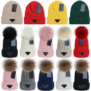 Beanie Cap Herren Designer Eimer Hüte Neue Mode Frauen Damen Warme Winter Mützen Große Kunstpelz Pom Poms Bommelmütze Outdoor Black240Q