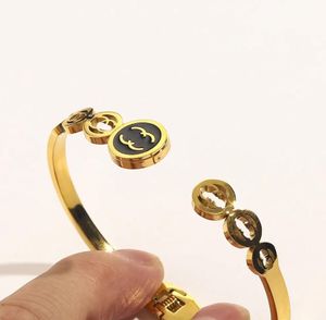 Europa America Fashion Style Bracelets Frauen Armreifen Designer Schmuck vergoldete Edelstahl -Hochzeitsliebhaber Geschenk Armreifen