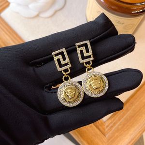 Classic Designer Style Charm Earrings Box Packaging High Quality Jewelry Vinatge Designer Luxury Gold Plated Dangle Boutique Women Family Love Gifts Earrings