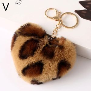 Bag delar Tillbehör Fluffy Pompom KeyChain Colorful Heart Keyrings Fake Rabbit Key Chain Ball Car Ring Home Decor Mini Pendant 231219