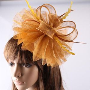 Basker damer eleganta fjäderhattar kvinnor hårtillbehör fancy fascinators för bröllopsfest guld brud och tävlingar av1522berets B1903