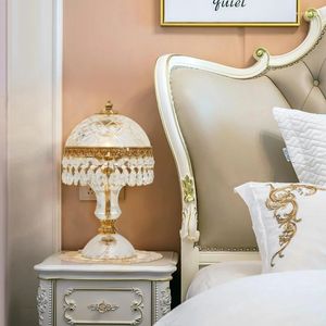 Bordslampor Luxur Crystal Lamp High-End Wedding Living Room Study Bedroom Bedside Simple Decoration Copper
