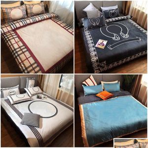 Set di biancheria da letto Designer Classico Elegante da donna Stili Mtiple Colori solidi 4 pezzi Set Confortevole camera da letto di lusso Accessorio vintage con M Dhrbx