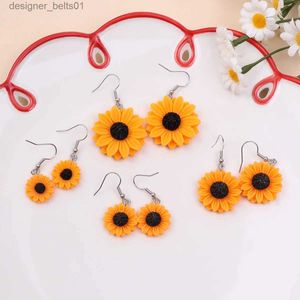 Stud Kleine Große Sonnenblume Blume Harz Ohrringe für Frauen Koreanische Mode Lustige Designer Ohrringe Elegante Einzigartige Geometrische Ohrring FunC24319