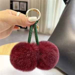 Nyckelringar söta körsbär Real Rex Rabbit Fur Keychain Plush Ball Women Bag charm smycken hänge bil nyckel metallring ornament flicka leksak gåva 231218