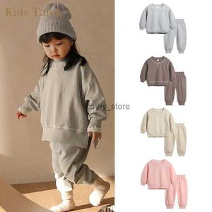 Kazak 2pcs çocuklar 1-7y erkek kızlar giysiler set toddler bebek katı pamuk kazak sweatshirt + pantolon çocuklar uzun kollu sonbahar kıyafetleri231215