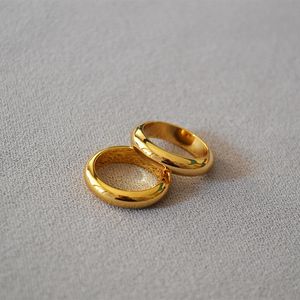 Pierścienie opaski francuski Celi Cool Style prosta moda wszechstronna fałd zwykły otwór mosiężny palec romansowy palec wskazujący kobieta 231218