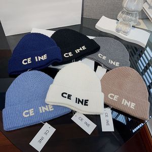 Tasarımcı Beanie Klasik Şapkalar Mektup Erkekler ve Kadınlar İçin Örgü Kapaklar Sonbahar Kış Kış Sıcak Kalın Yün Nakış Soğuk Çift Moda Unisex Street Sıradan Şapka İyi