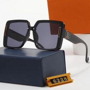 2023 Summer Designer Sunglass Fashion Mens Woman Full Fram Sun Glasögon med bokstäver Goggle Populära glasögon 6 färger med presentförpackning305m