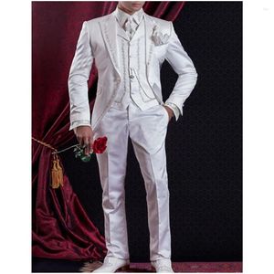 Abiti da uomo Vintage Bianco/Nero/Blu Smoking da sposo da sposa Ricamo Risvolto con visiera Tre pezzi Custom Made da uomo (Giacca, Pantaloni Gilet)