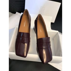 Margiela Cornered New Mm6 Magilla Four Stitching High Heels äkta läder ljusa ansikts fyrkantiga huvudet tjocka klackar lefu skor grunt mun kvinnors singel skor