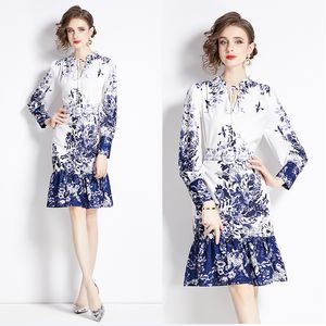 Designer Floral Ruffles Party Mini Dress Woman Lace Up Bow Mock Neck Slim A-Line Semesterklänningar 2024 Spring Fall Elegant Print Runway långärmad hög midja.