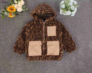 Модная детская куртка с капюшоном, пальто для малышей, размер 100-150, теплая плюшевая детская дизайнерская одежда с длинными рукавами, детская верхняя одежда Dec05
