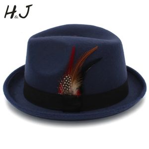 Breda randen hattar hink hattar mäns feminino filt fedora hatt för pappa vinter höst ull kyrka rulla upp brim homburg jazz hatt fjäder hatt 231218
