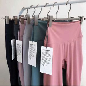 Hot Sell Yoga Leggings Designer Naken Känn dig hög midja Sportbyxor Kvinnor andas träning Sömlös Scrunch Pants Gym Legging Awkward