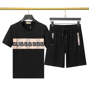 夏のメンズトラックスーツTシャツセットデザイナートラックスーツスポーツウェアファッションクラシックペシング格子格子格子レター印刷メンズスーツシャツTシャツスーツカジュアルスーツM-3XL