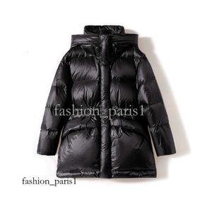 グースダウンジャケット、女性用の短いフード付き、ゆるくて温かい、濃厚なジャケット、小さな男性向け、冬の新しいスタイル138