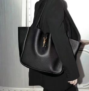 Designer Underarm Hobo Bags Bea Tote Shoulder Bag äkta Leather Lady Luxury Woman Fashion Handväskor Classic Armpit Clutch 7A Quality Gift AAA