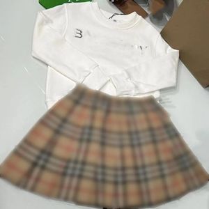 Conjuntos de crianças quentes suéter de pelúcia conjuntos de designer de duas peças conjunto de roupas 2 pcs criança camiseta roupas meninas fatos de treino ternos de manga curta