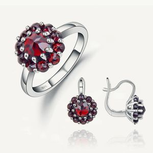 Ciondoli Gemma Balletto Sterling Sier Gemstone Cluster 6mm Smeraldo Nero Granato Set di gioielli da sposa Orecchini per le donne Anello nuziale