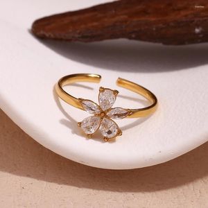 Bröllopsringar White Zircon Five Petal Flower Opening Ring Hypoallergenic 18K Guldpläterade smycken 316L Rostfritt stål dekoration