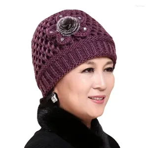 Berets inverno gorros chapéu de meia idade feminino malha boné flores ervilhas elegante pelúcia quente mãe