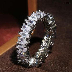 Fedi nuziali Huitan Trendy Women Brillante Goccia d'acqua Cubic Zirconia Anello di promessa romantico Elegante di alta qualità