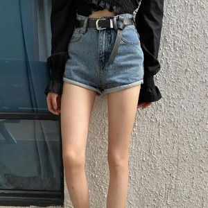 Jeans Mulheres 2021 Verão Novo botão de moda Fly Zipper Bols Bols Shorts Feminino Cantura Alta Chave