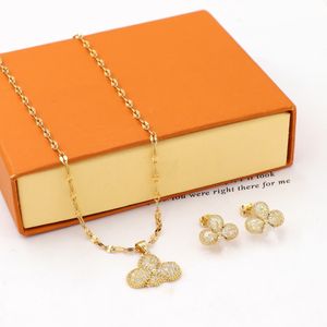 Clover necklace Designer for woman 18k gold silver diamond necklace earring Europe America Fashion flower Pendant jewelry wedding party Valentine Day gift sets