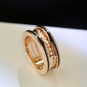 Högkvalitativ 925 Sterling Silver Rivet Black Emamel Ring for Women Charming Ring Top Quantiy
