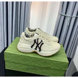 Chaussures Designer Scarpe Multicolore Beige Men Allenatori vintage Rhyton Ladies Sneaker Sneaker in pelle casual Sneaker 6 8S8f