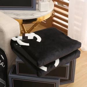 Черное дизайнерское одеяло с белым буквенным логотипом, шаль для отдыха и путешествий, одеяло для офиса, чехол для кондиционера, европейское пледовое одеяло, подарочное декоративное одеяло