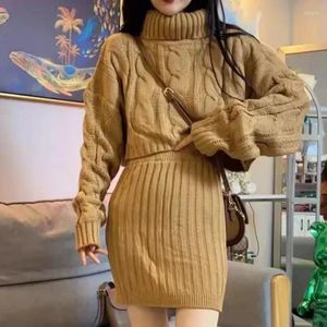 Kvinnors tröjor Ställ in kvinnlig retro stor storlek 2023 Autumn Spring Fashion Turtleneck Twist Knit tröja HIP Half kjol TIDE