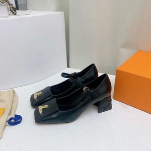 Designer-Luxus-Sandalen mit quadratischem Kopf, modische, vielseitige Arbeits-Einzelschuhe, dicker Absatz, Schaffell-Absatz, Gummiband-Sandalen