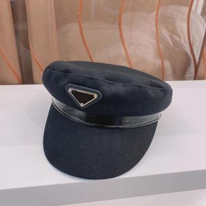 Visorlar Yeni Lüks Tasarımcı Düz ​​Üst Beret Klasik Üçgen İmza Stil Trend Sıradan Moda Retro Şapka Güneş Koruma