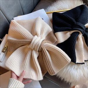 Halsdukar stickad halsduk för kvinnor Autumn Winter Kort temperament Kontrastfärger Hjärtplädet Fashion 2023