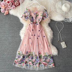 ドレス2021ファッション刺繍レースメッシュドレス女性ロマンチックなフローラル刺繍ピンクパーティー短袖エレガントな夏のドレス