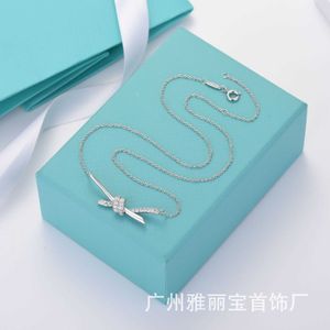 Designer New Brand Knot Necklace Female Guing Mainture dello stesso stile 18K placcatura True Gold Bowknot Collar Catena squisita Temperamento Z2ZU