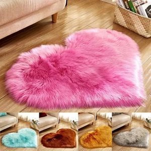 Tappeto a forma di cuore in peluche in finta lana Tappeto carino per divano Imitazione pelle di pecora Tappeto per ragazza Comodino Morbido Soggiorno Decor Cuscino per sedia 231220