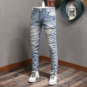 Mens Classic Vintage jasnoniebieski Ripped Dżinsy Mężczyźni moda w stylu koreańsko haft prosty Slim Fit Denim Pants 231220