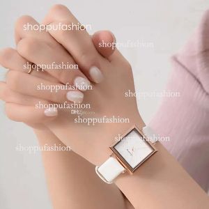 여성 레트로 여성 시계 여성 가죽 스트랩 시계 쿼츠 손목 시계를위한 HBP 시계 Montre Femme Montres de Luxe