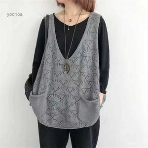 Women's Vests Women S-4XL Sweater Vests Elegant Ladies Hollow Out Knitwear V-neck Loose All-match Casual Retro Femme Jumpers Sleeveless SolidL231026