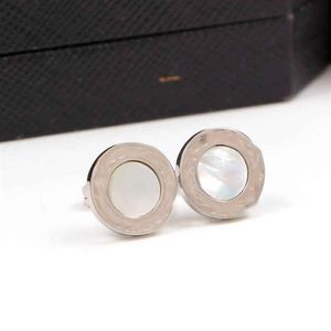 10 år Factory Whole New Fashion Titanium Steel Hypoallergenic B Letter Wide Arc Black and White Shell Earrings Par Gift 232t