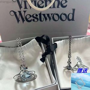 デザイナーViviene Westwoods Viviennewestwood New Western Empress Dowager Orb 3D Large Glacier Blue Saturnネックレスハイエンドペンダントセーターチェーン